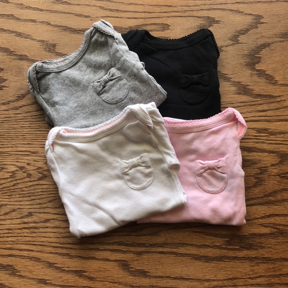 ⭐️ Newborn Long Sleeve Bodysuit 4 Piece Bundle - Picture 2 of 3